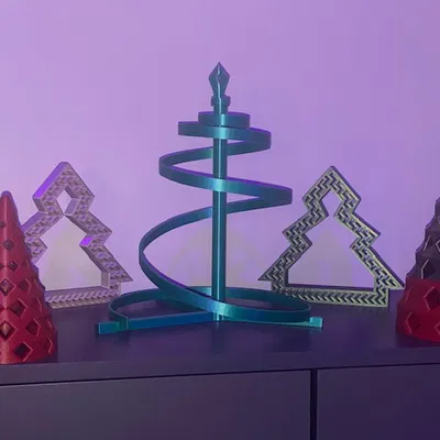 Cây Thông Xoắn Ốc Mùa Lễ Hội