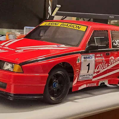 Tấm Đệm Thân Xe RC Kiêm Đế Giữ Nam Châm (openSCAD)