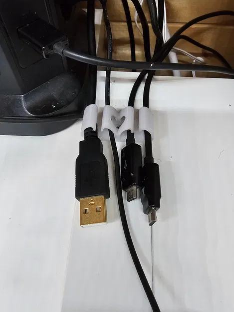 Kẹp Giữ Đôi Dây Cáp (Có Thể Vít Hoặc Dán) - Image 1