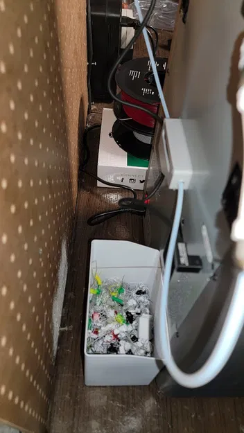 Ống hứng nhựa thừa Bambu Lab X1C có đế gắn nam châm neodymium Harbor Freight - Image 2