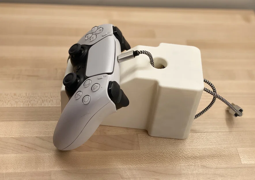Giá đỡ Tay cầm Playstation 5 kiêm Chỗ Cất Dây cáp - Image 2