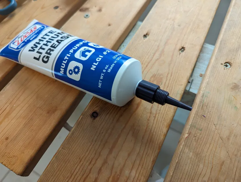 Dụng cụ bơm mỡ ray dẫn hướng cho mỡ Lithium trắng LUCAS - Image 1