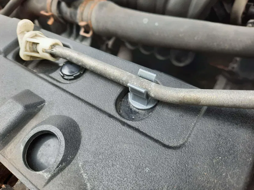 Kẹp Giữ Ty Chống Capo Mitsubishi Lancer Đời 8 (CY0) - Image 1