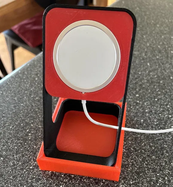 Chân đế chống trượt cho Sạc MagSafe - Image 1