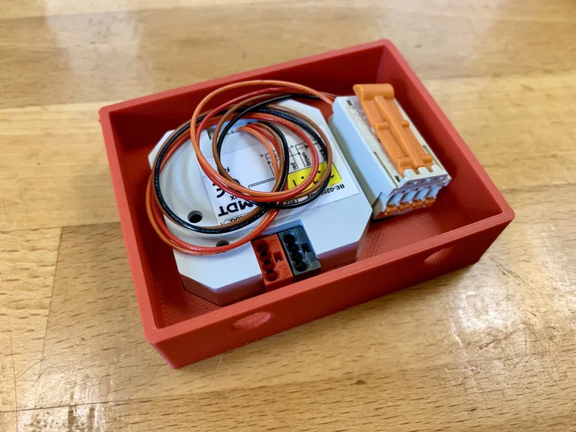 Hộp gọn cho thiết bị đầu vào nhị phân KNX MDT BE-02001.02 - Image 1