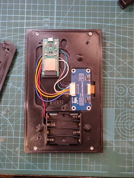 Lịch màn hình e-ink theo chủ đề Portal - Image 3