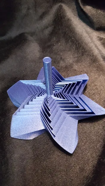 Ngôi sao xoắn có tay cầm - Image 1