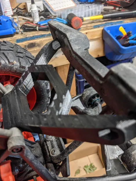 Đế Cản Sau Cùng Cho X-Maxx - Image 1