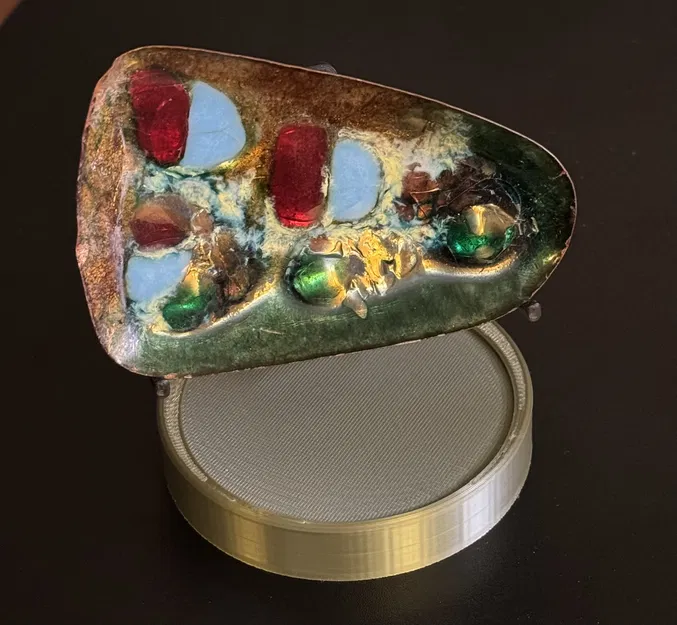 Chân đế trưng bày (bản remix) - Image 1