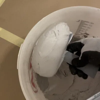 Phụ kiện Thùng Bột Trét Tường