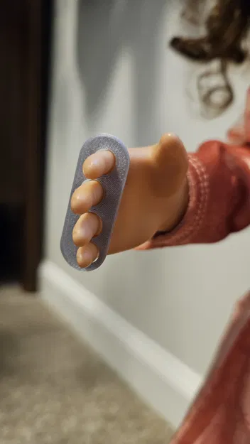 Khuôn Cầm Nắm Cho Búp Bê Our Generation - Image 2