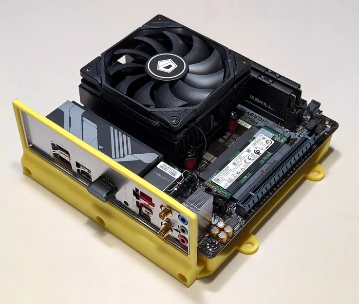 Giá Treo Tường Mini ITX - Image 1