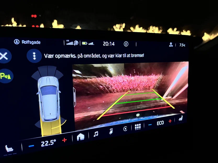 Chụp đèn hốc camera lùi xe Skoda Enyaq - Image 2