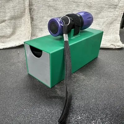 Hộp đựng kính và đèn UV