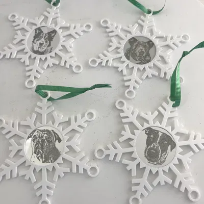 Giá Đỡ Gương Khắc Laser Hình Bông Tuyết