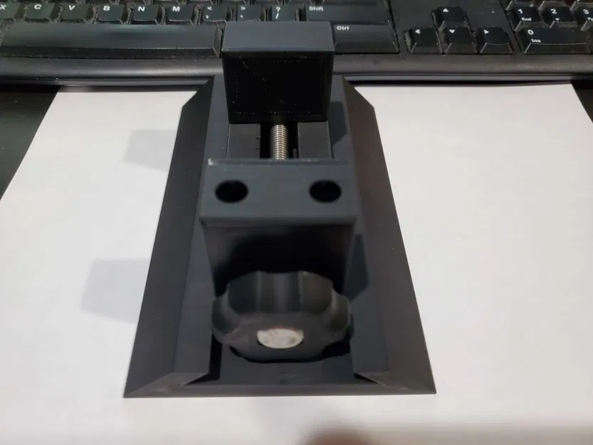 Kẹp Giữ Ổn Định Bàn Vào Tường - Image 1