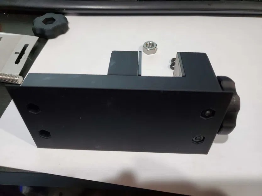 Kẹp Giữ Ổn Định Bàn Vào Tường - Image 2