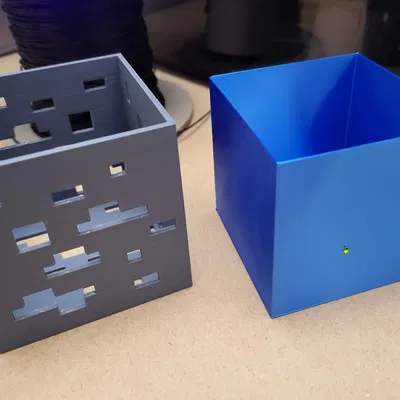 Hộp Quặng Kim Cương Minecraft có Hộp Khuếch Tán Bên Trong Cho Ánh Sáng LED