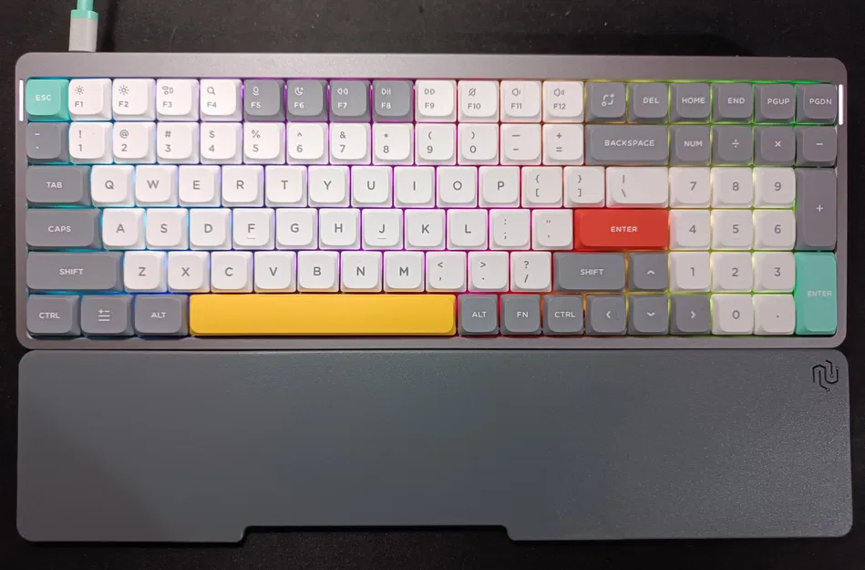 Kê Tay NuPhy Air96 Có Logo Và Chân Đế - Image 1