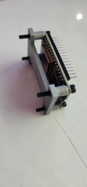 Giá đỡ ESP32 cho ốc hoặc miếng dán Command Strip - Image 1