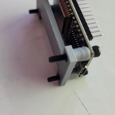 Giá đỡ ESP32 cho ốc hoặc miếng dán Command Strip