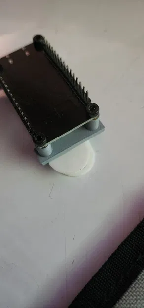 Giá đỡ ESP32 cho ốc hoặc miếng dán Command Strip - Image 4