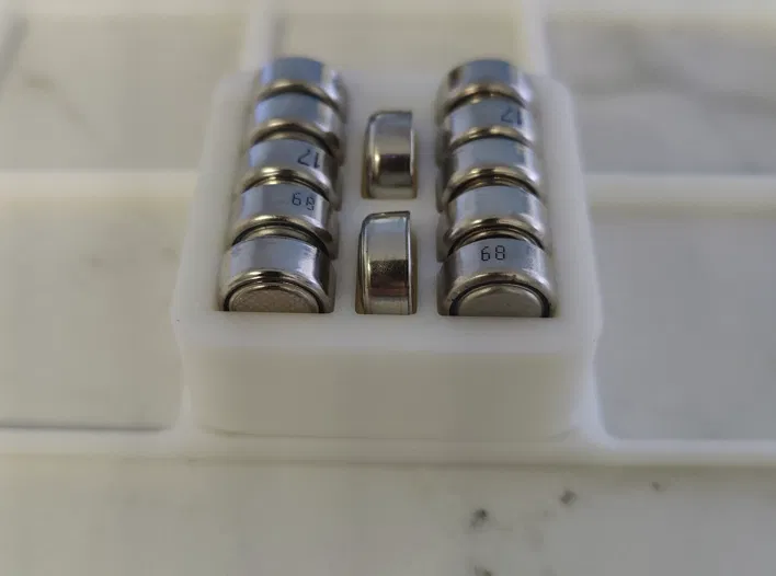 Hộp Pin LR44 - Gridfinity - Image 1