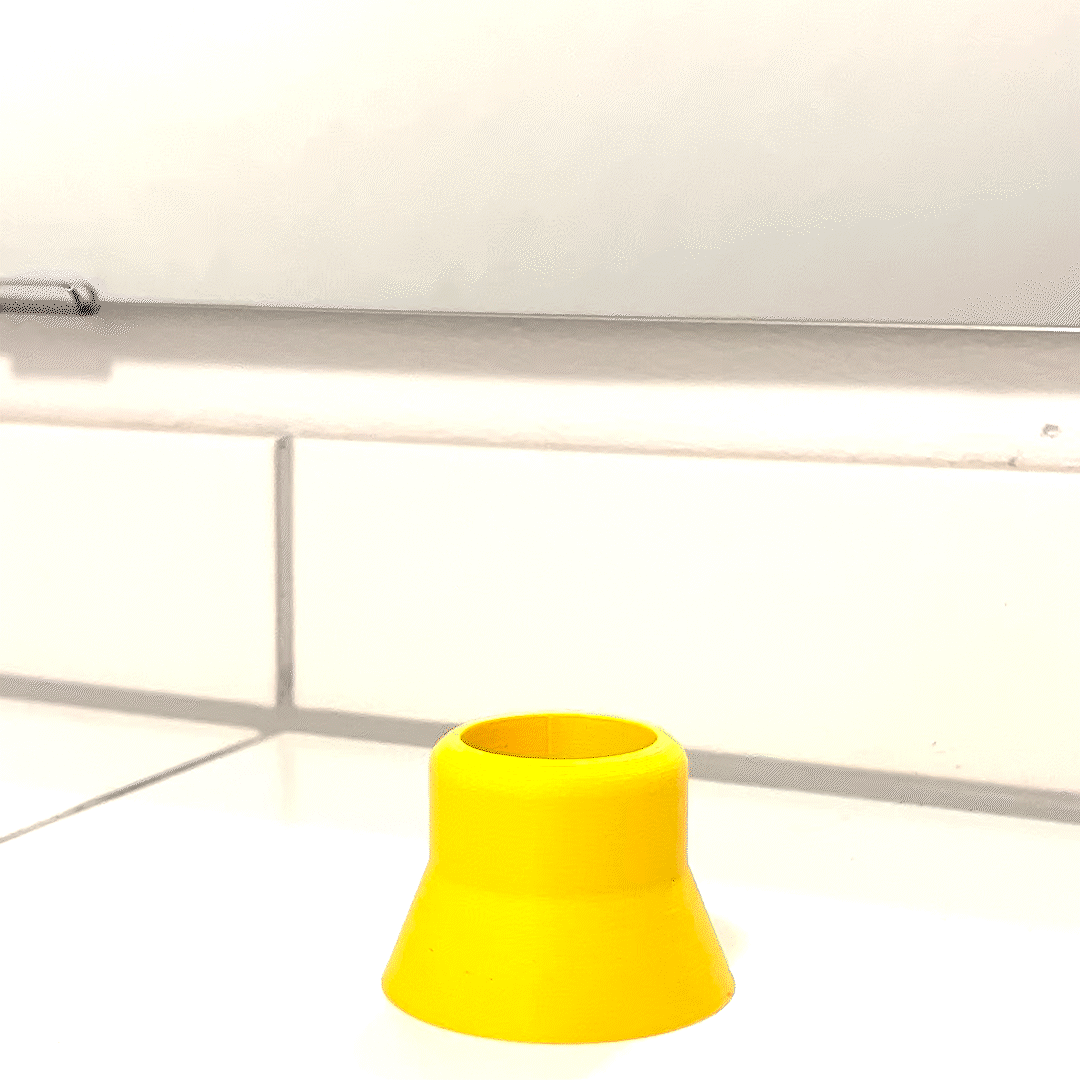 Chân Đế Đựng Kem Vuốt Tóc