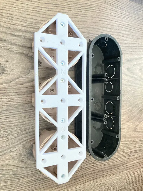 Dụng Cụ Định Vị và Cân Bằng 3 Ổ Cắm - Image 1