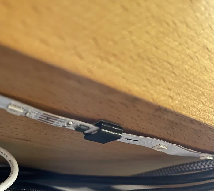 Kẹp Gắn Dây LED RGB 8mm - Image 1