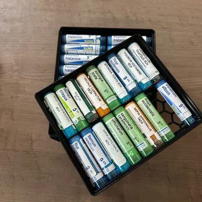 Hộp đựng tuýp Homeopathy 18 cái