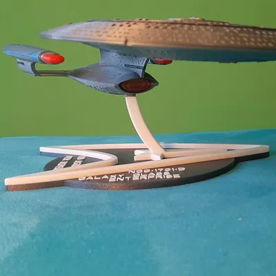 Mô Hình Tàu Enterprise Lớp Galaxy NCC-1701-D