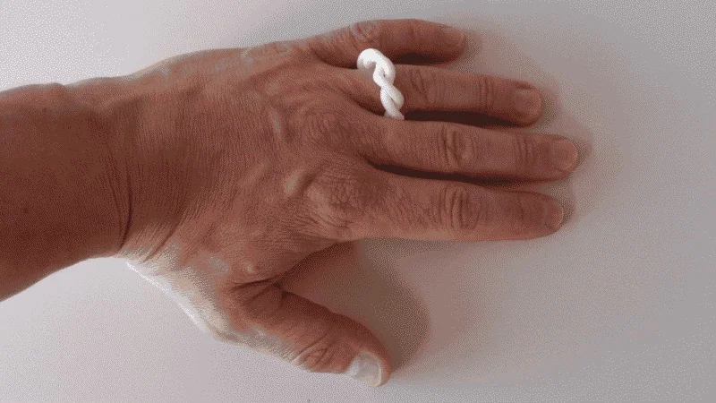 Nhẫn Xoắn Kép Vướng Víu - Image 1