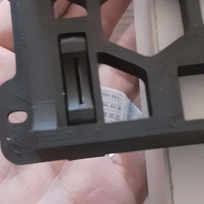 Hộp Keystones và Khe MicroSD Phía Sau Enderwire