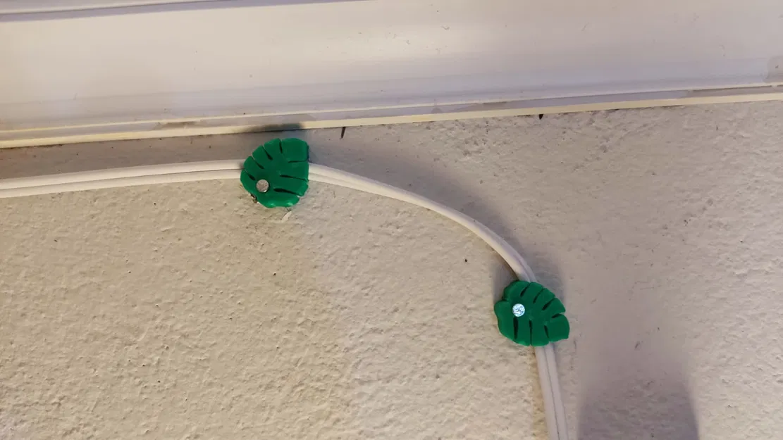 Kẹp cáp hình lá Monstera - Image 1