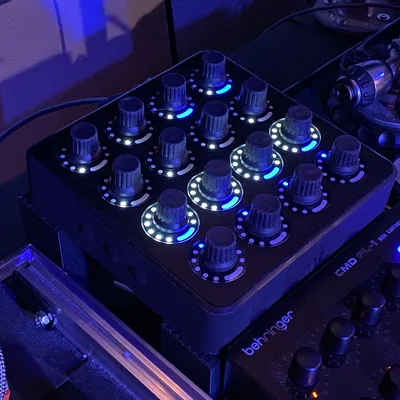 Chân đế Midi Fighter Twister