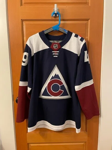 Móc Treo Quần Áo Từ Gậy Hockey - Image 2