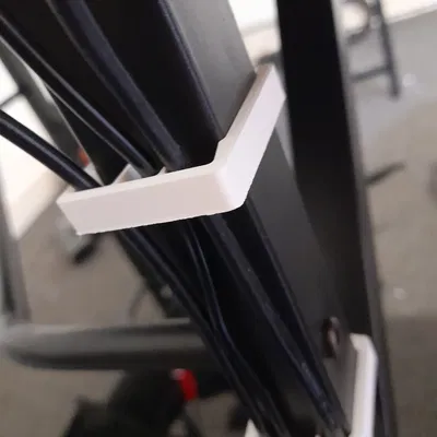 Kẹp Quản Lý Dây Cho Bàn Khung Thép Vuông 30mm V1