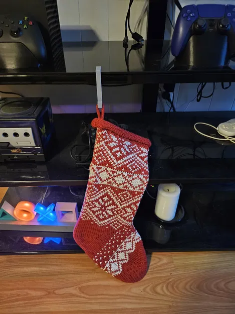 Móc Treo Vớ Cho Kệ Tivi - Image 1