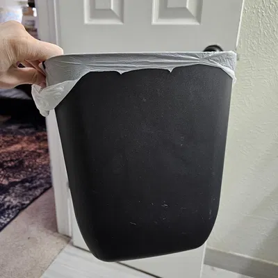 Kẹp túi rác cho thùng rác nhỏ