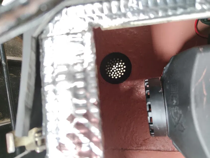 Lỗ Thông Hơi Sàn Hộp Ghế Land Rover Defender (Tay Lái Phải) - Image 2