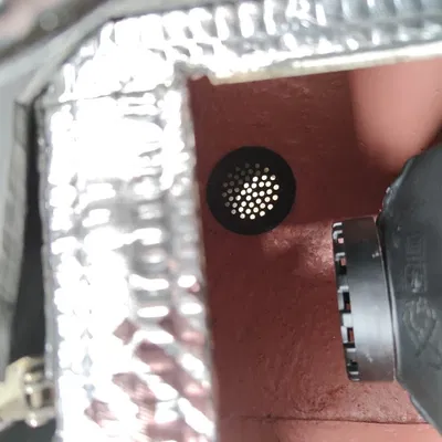 Lỗ Thông Hơi Sàn Hộp Ghế Land Rover Defender (Tay Lái Phải)