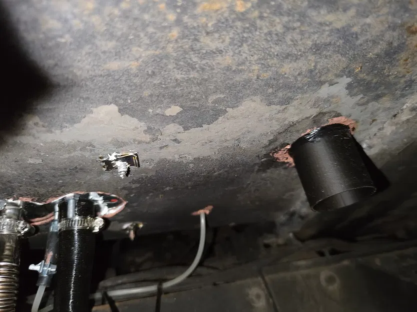 Lỗ Thông Hơi Sàn Hộp Ghế Land Rover Defender (Tay Lái Phải) - Image 3