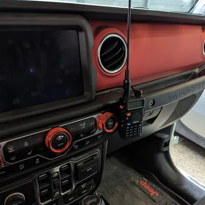 Giá đỡ Baofeng UV-5R cho Jeep Wrangler JL