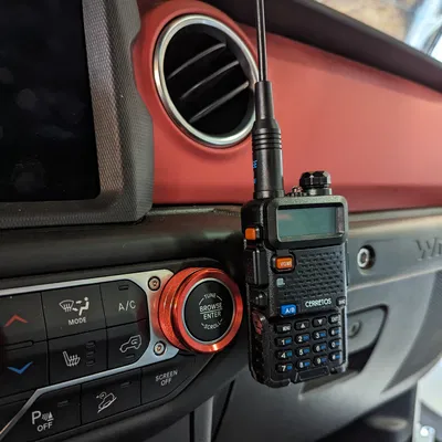 Giá đỡ Baofeng UV-5R cho Jeep Wrangler JL