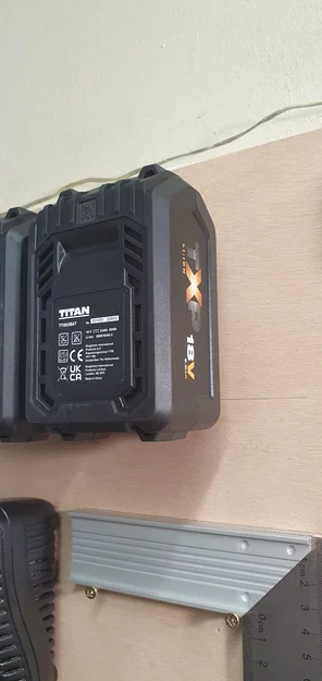 Giá đỡ pin TITAN 18V 5A - Image 2