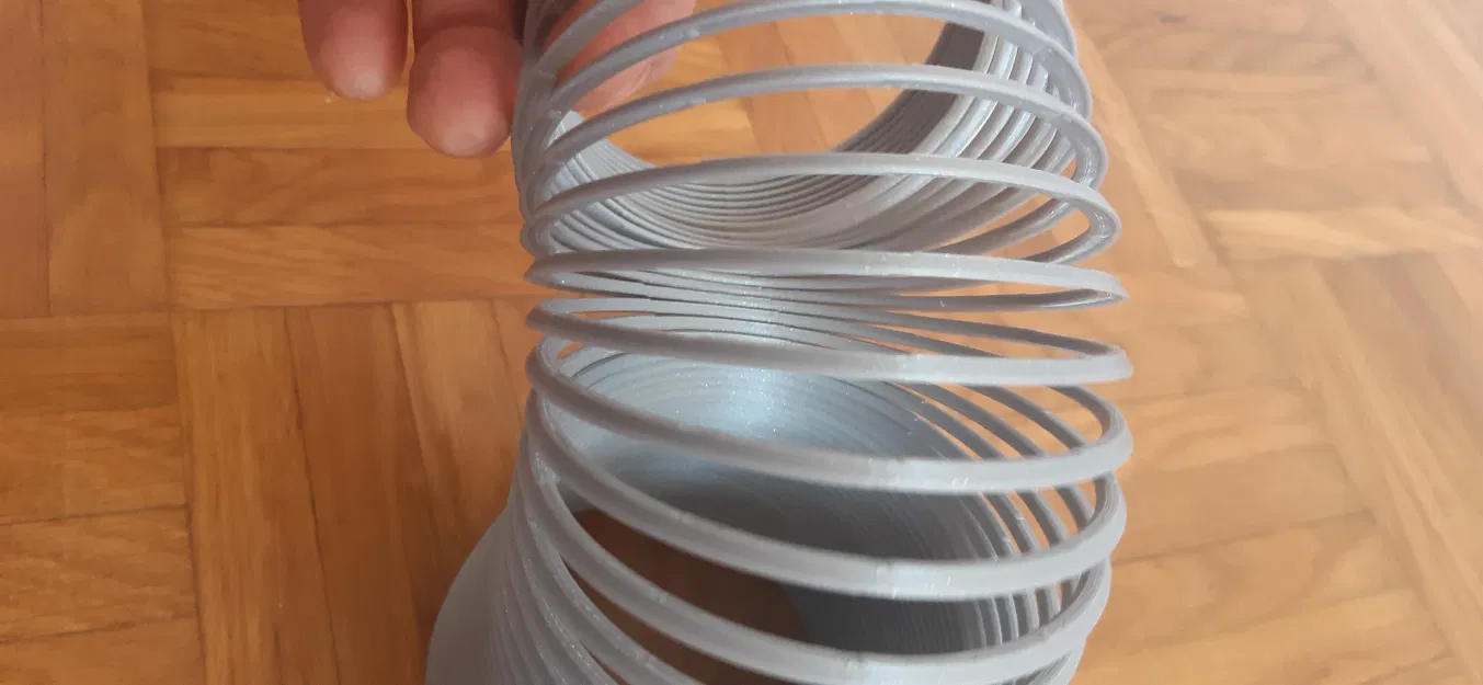 Mô hình Slinky V17 - Dây cót lò xo đi cầu thang - Image 1