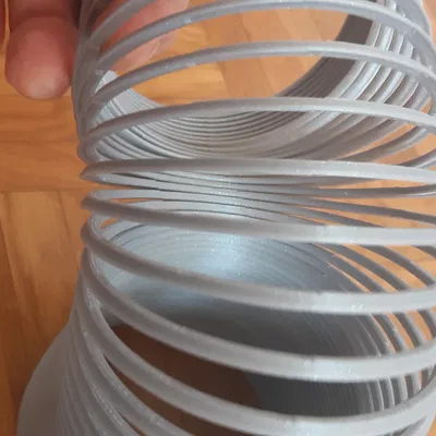 Mô hình Slinky V17 - Dây cót lò xo đi cầu thang