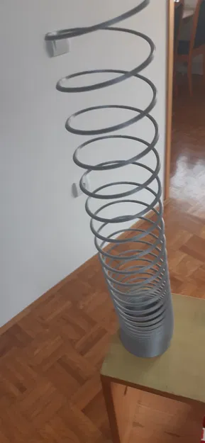 Mô hình Slinky V17 - Dây cót lò xo đi cầu thang - Image 3