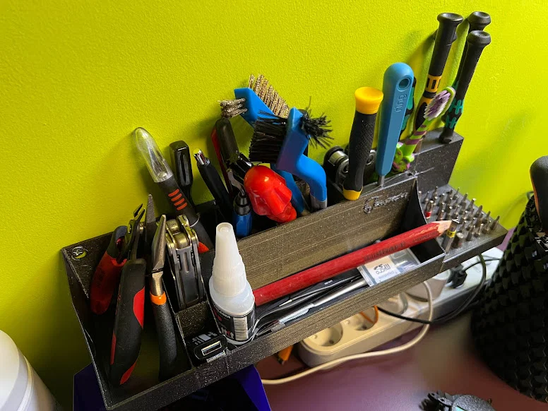 Thêm Một Cái Hộp Đựng Đồ Nữa - Image 1